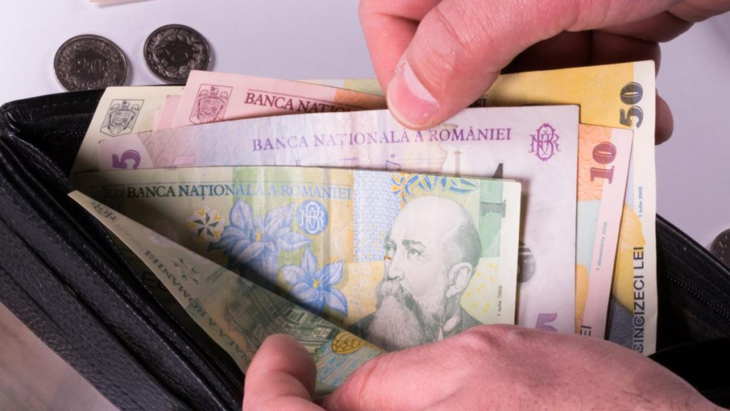 Bucureștenii din Sectorul 5 cu venituri mici primesc ajutor. Bucurestenii din Sectorul 5 cu venituri mici primesc ajutor