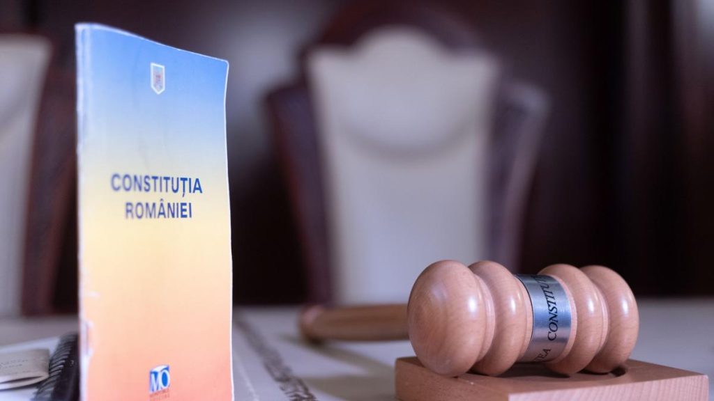 CCR amana decizia pe sesizarea lui Nicusor Dan