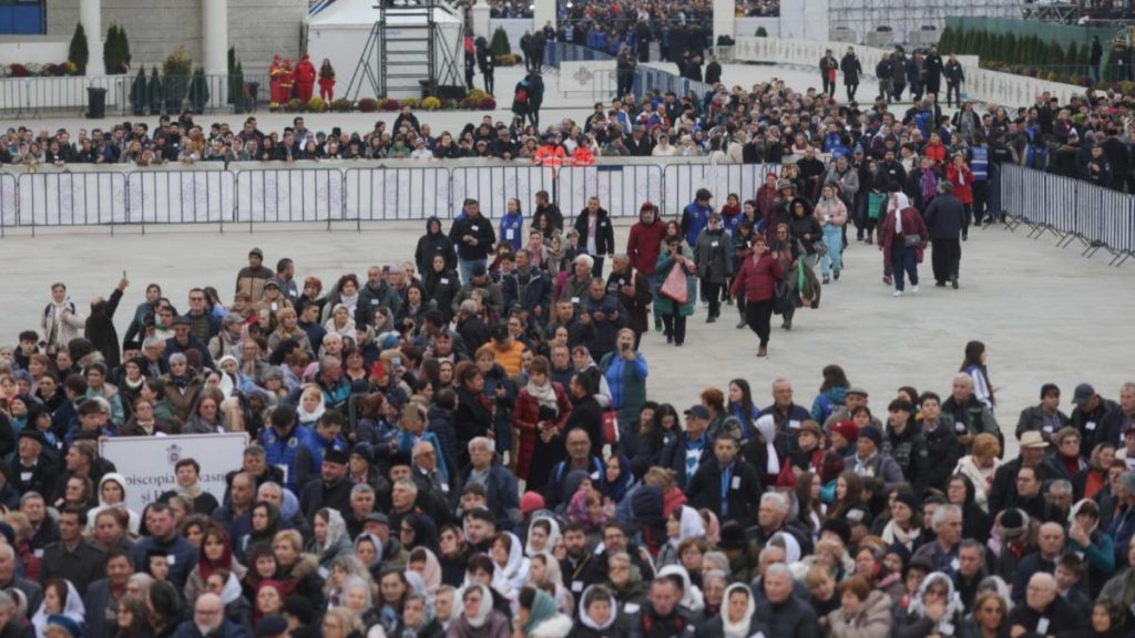 Ce nu s a vzut la televizor la Sfintirea Catedralei Nationale