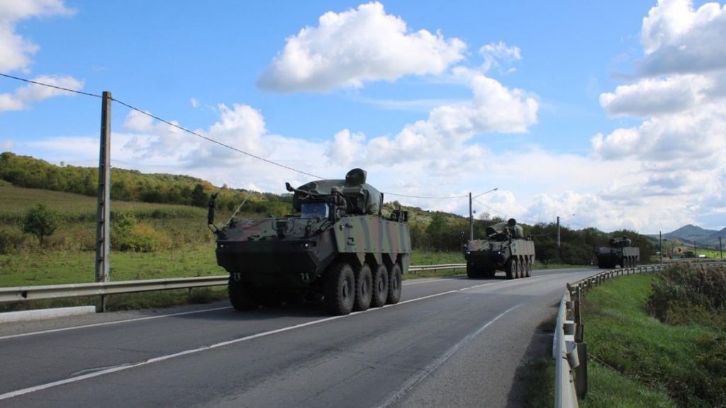 Convoaie cu blindate pe șosele pentru exerciții NATO Convoaie cu blindate pe sosele pentru exercitii NATO