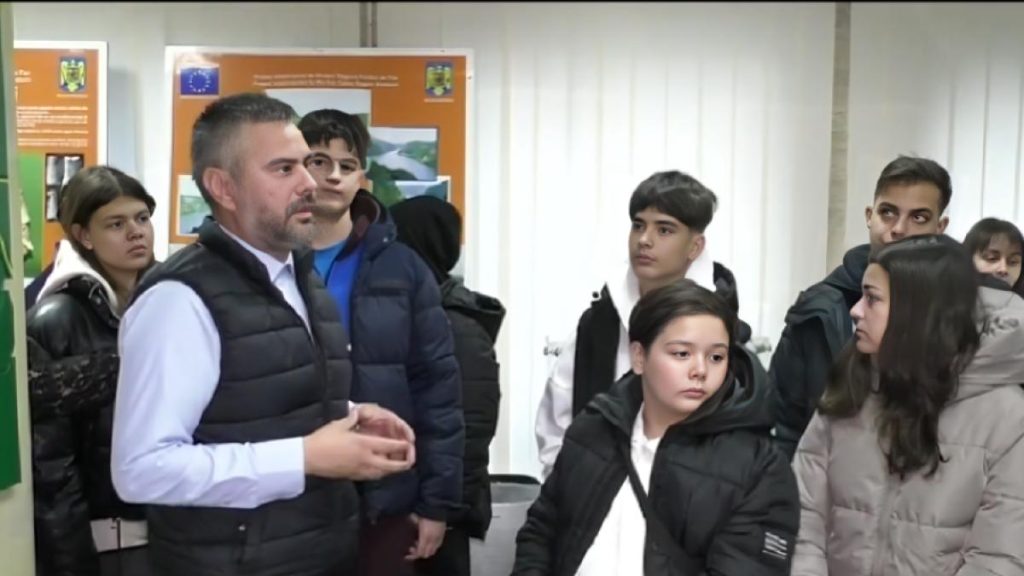 Elevii olimpici din Alexandria primesc recompense pentru performanțe. Excursie de 7 zile în România. Elevii olimpici din Alexandria primesc recompense pentru performante Excursie de 7 zile in Romania