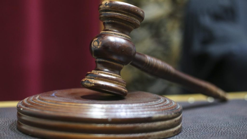Judecatoare condamnata pentru ca a dat 30 de ani unui barbat care a vrut sa si ucid sotia