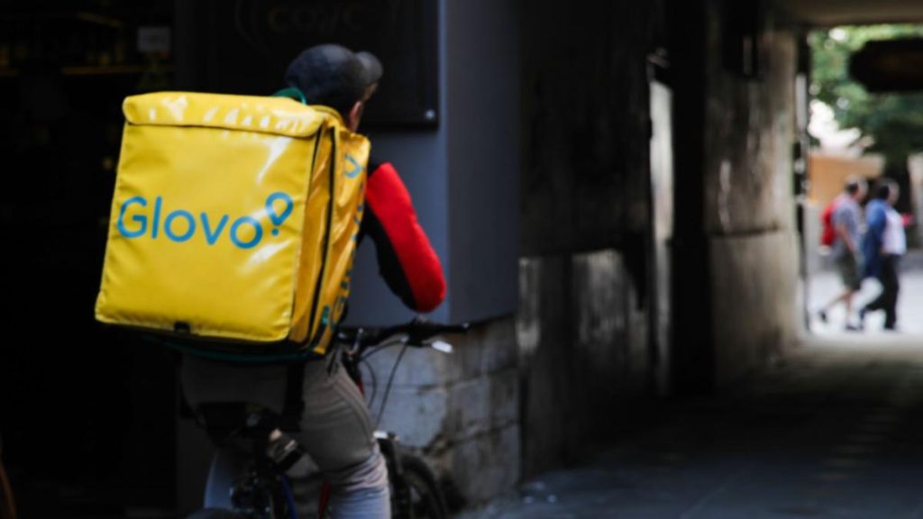 Livrator Glovo batut de fost detinut pentru tentativa omor