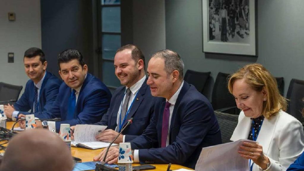 Ministrul Rogobete a discutat despre Spitalul de Arsi