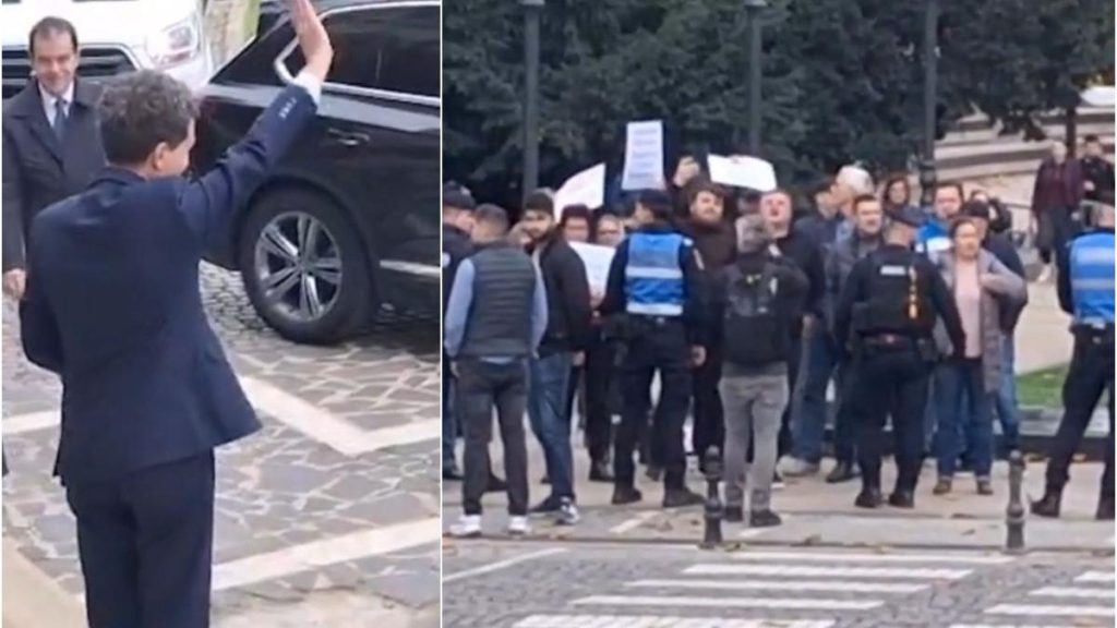 Nicușor Dan a zâmbit și a salutat huiduitorii din Iași Nicuor Dan a zambit si a salutat huiduitorii din Iasi