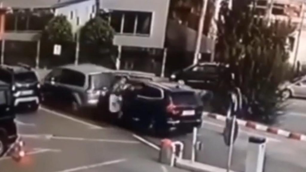 O soferita a distrus bariera intr un mall