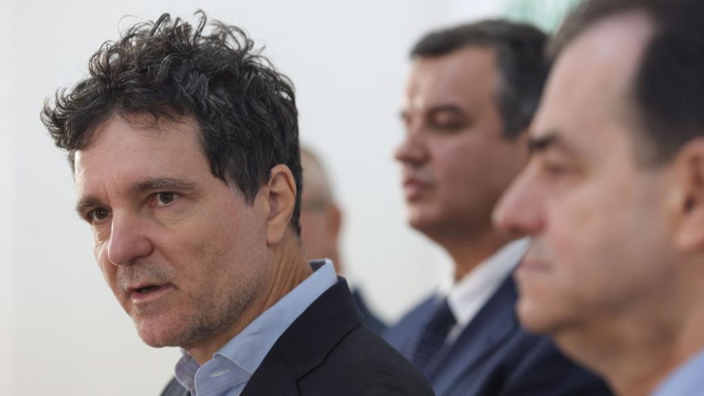 Surse Nicusor Dan isi completeaza echipa cu Orban Naumescu si Lazurca