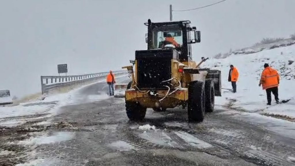Transalpina inchisa din cauza ninsorilor si viscolului