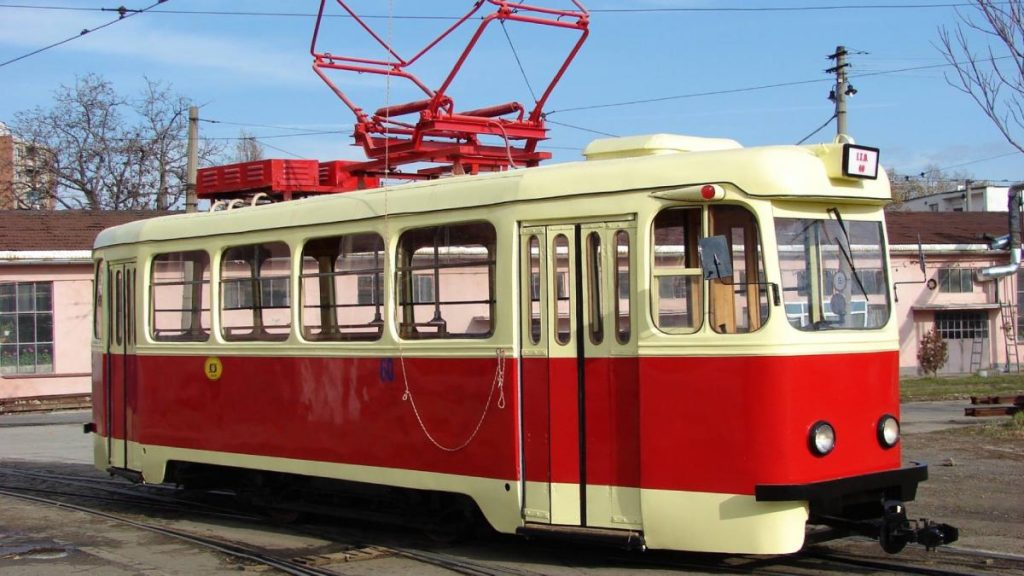 Un tramvai a plecat singur din depou, lovind o garnitură cu pasageri în Arad Un tramvai a plecat singur din depou lovind o garnitura cu pasageri in Arad