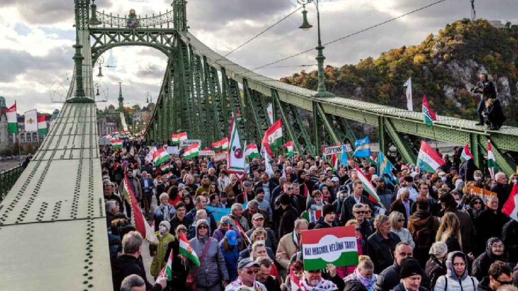 Zeci de mii de oameni, așteptați la mitinguri rivale în Budapesta Zeci de mii de oameni asteptati la mitinguri rivale in Budapesta