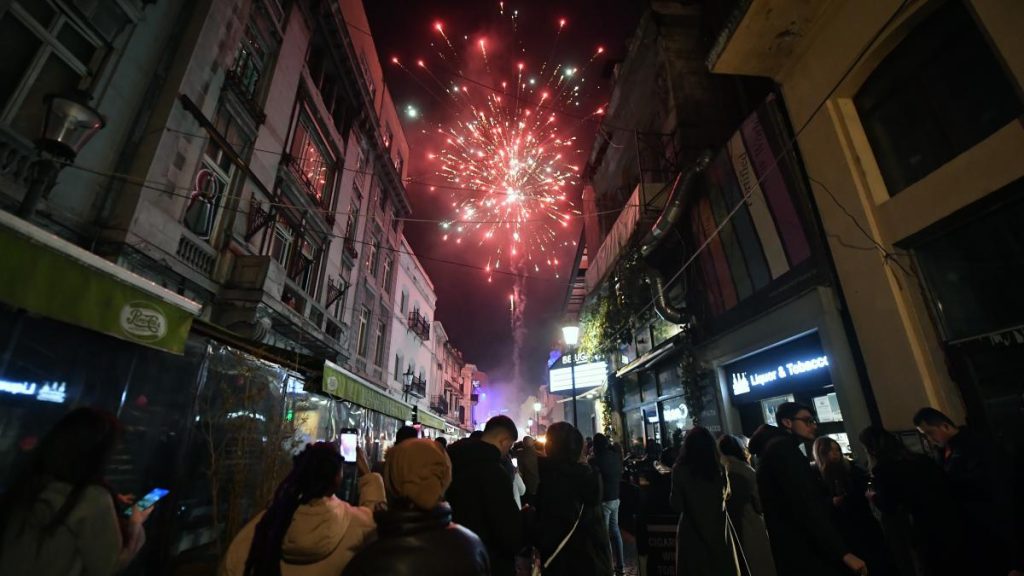 9.000 de bucureșteni au semnat petiția anti-artificii 9000 de bucuresteni au semnat petitia anti artificii