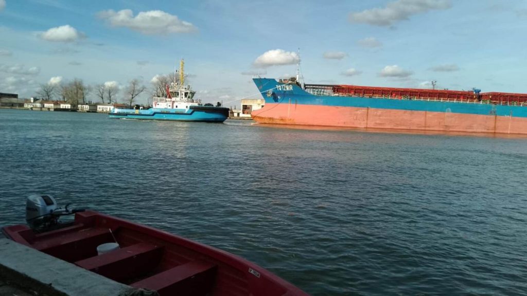 Alerte pe Canalul Sulina nava turceasca esuata