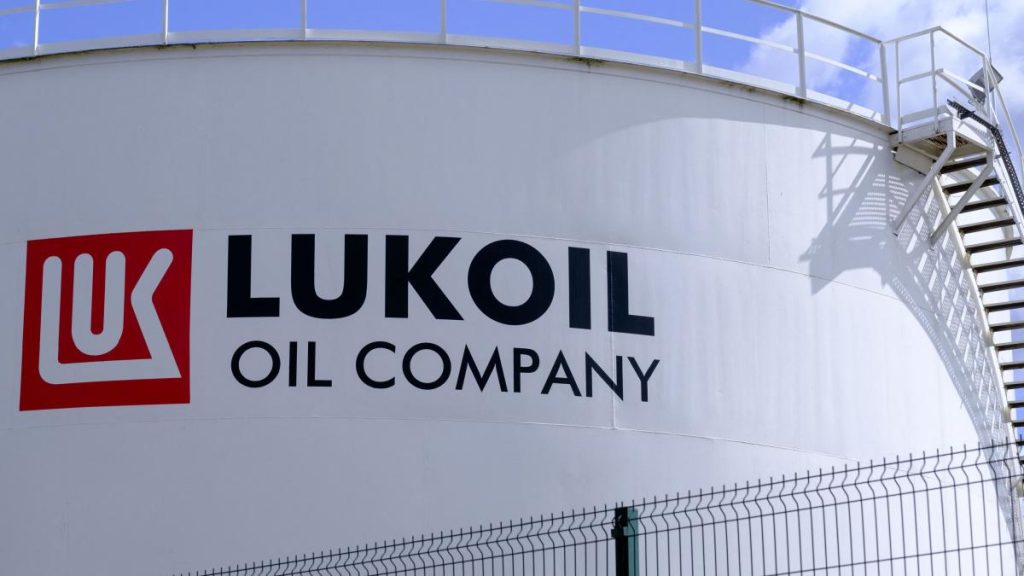Bogdan Ivan Trei companii vor sa cumpere activele Lukoil