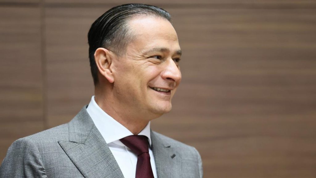 Daniel Baluta propune referendum contracandidatilor si are suportul fiicei