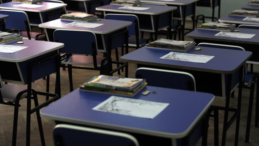 Elev de 9 ani din Cluj atacă profesori și psiholog Elev de 9 ani din Cluj ataca profesori si psiholog