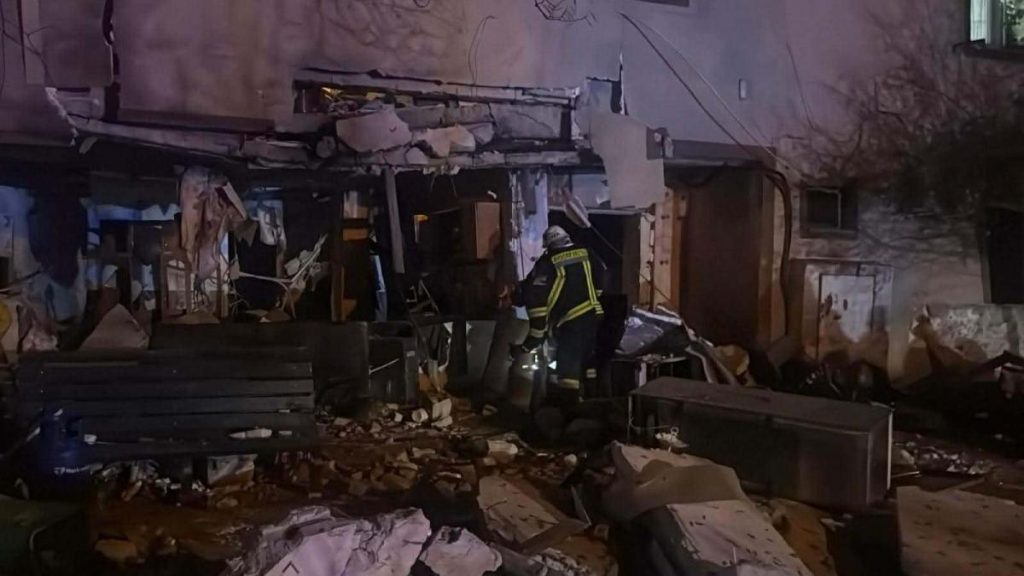 Explozie puternică în Buftea, doi răniți, risc prăbușire Explozie puternica in Buftea doi raniti risc prabusire