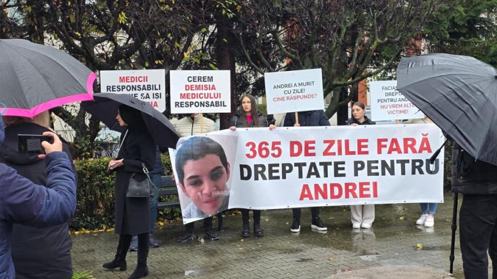 FACIAS cere demisia medicului care a refuzat operația lui Andrei FACIAS cere demisia medicului care a refuzat operatia lui Andrei