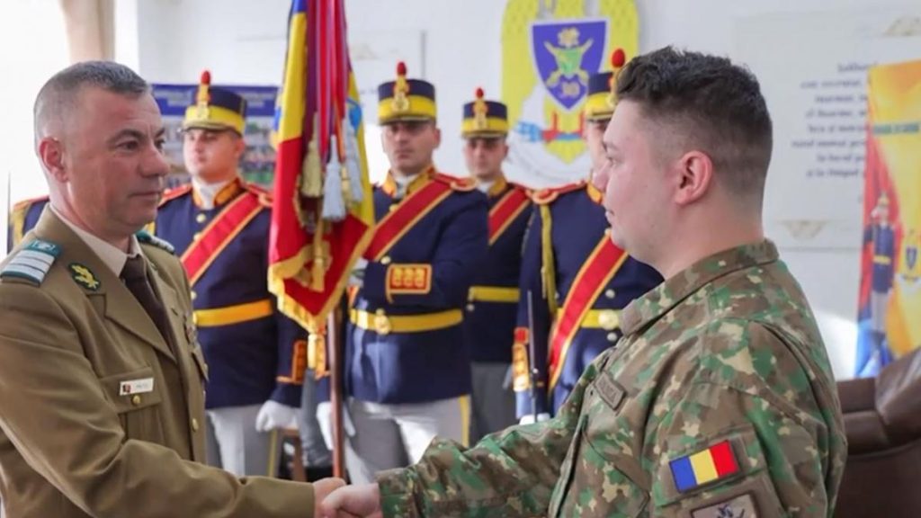 Fiul eroului cazut in Afganistan imbraca uniforma militara