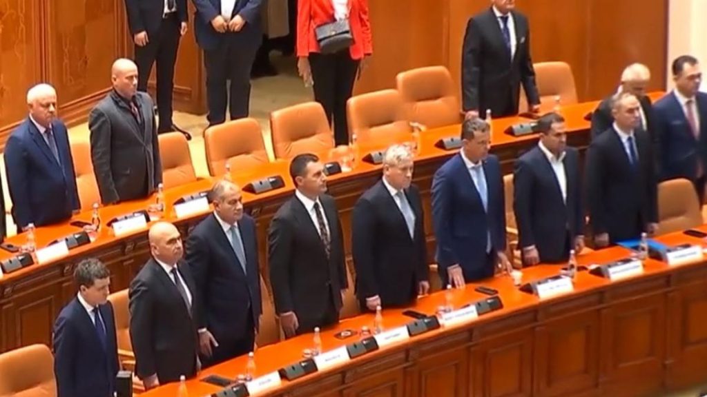 Gestul controversat al ministrului Apararii la imnul national