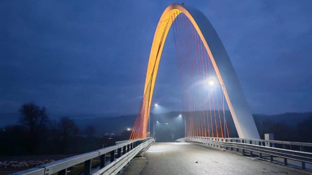 Podul cu cel mai mare arc parabolic din Romania a fost finalizat
