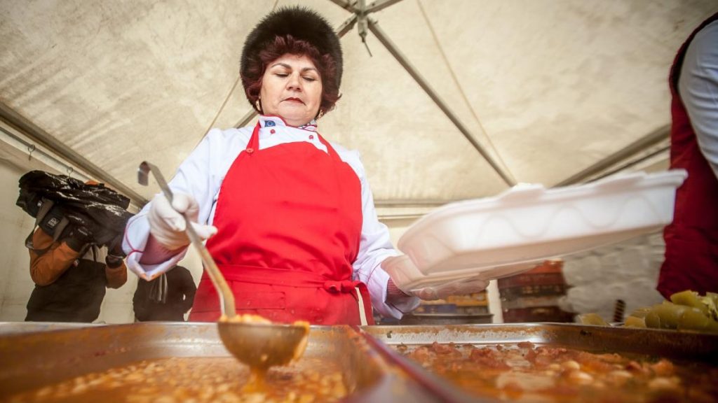 Austeritatea eliminate fasolea cu ciolanul de 1 Decembrie. Primăriile renunță la artificii de Revelion austeritatea elimina fasolea cu ciolanul de 1 decembrie primariile renunta la artificii de revelion