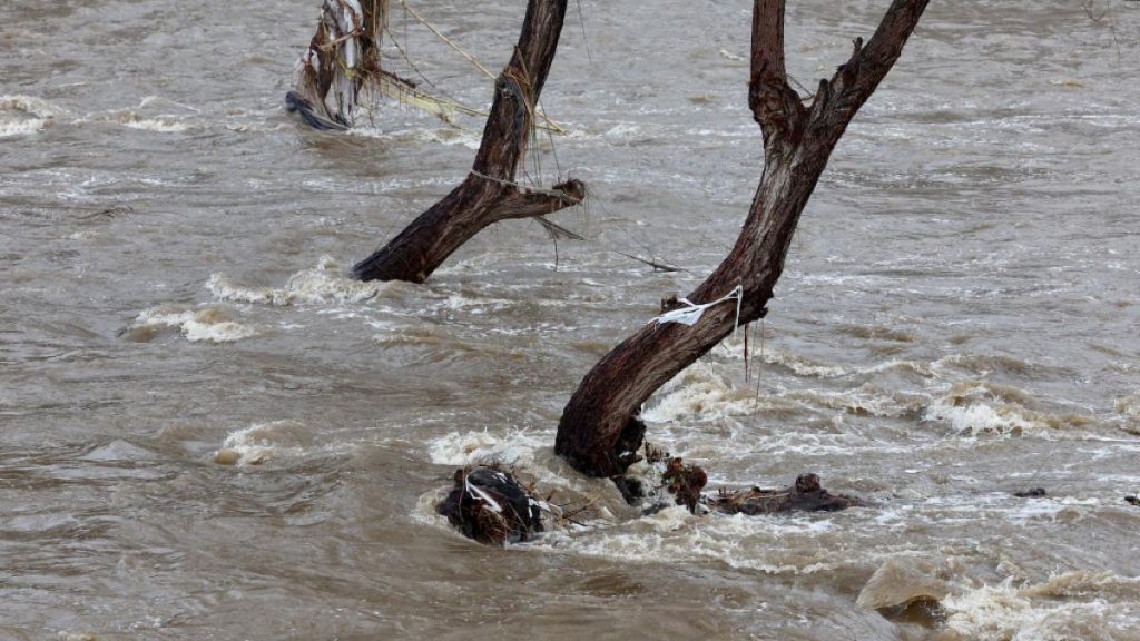 Pericol de inundații pe râuri în 17 județe pericol de inundatii pe rau in 17 judete