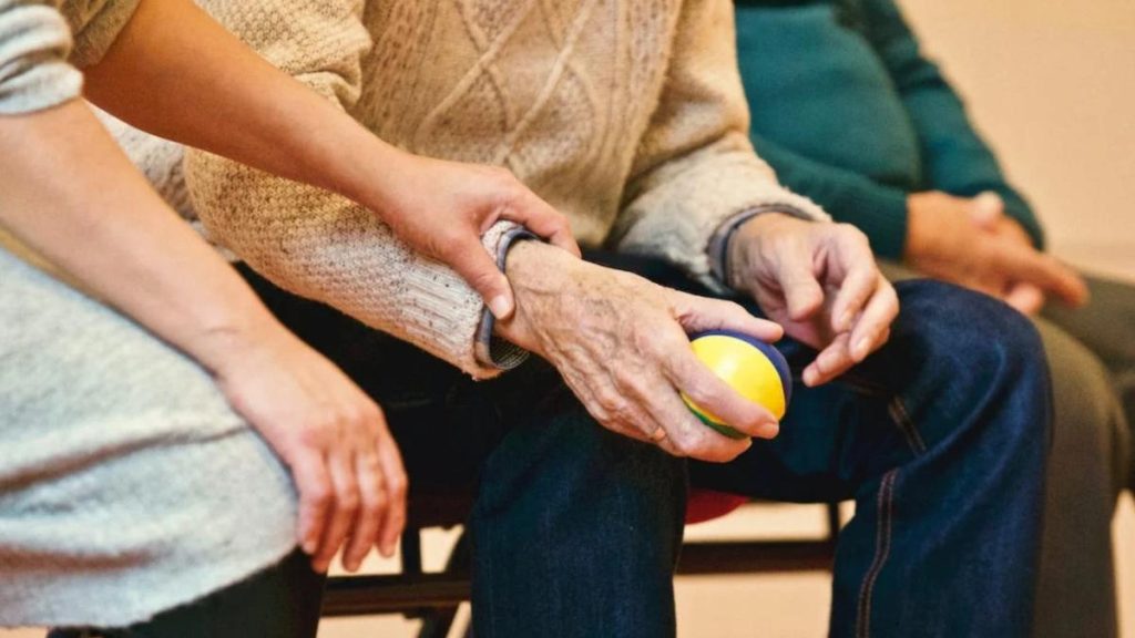 70 de bătrâni ținuți în condiții improprii într-un azil închis 70 de batrani tinuti in conditii improprii intr un azil inchis