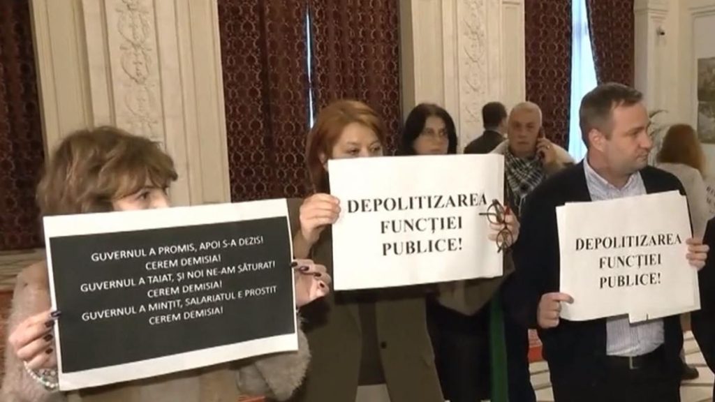 Angajaţii Guvernului ameninţă cu blocarea şedinţelor Angajatii Guvernului ameninta cu blocarea sedintelor