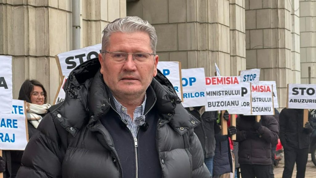 Au apa dar nu se stie cat timp PUSL protesteaza cerand demisia Dianei Buzoianu
