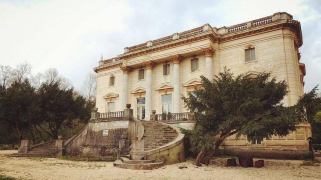 Castelul de la Capalnasa este de vanzare oferta de 800000 euro