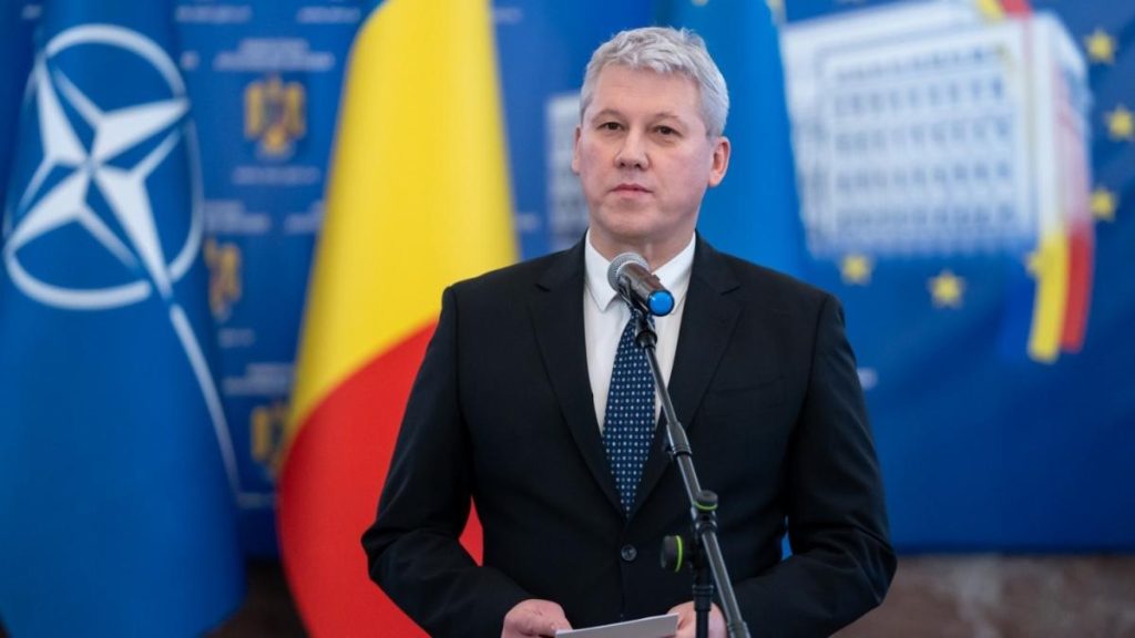 Cătălin Predoiu, despre angajații MAI decorați: “Orice țară se bazează pe anumiți stâlpi de rezistență” Catalin Predoiu despre angajatii MAI decorati Orice tara se bazeaza pe anumiti stalpi de rezistenta