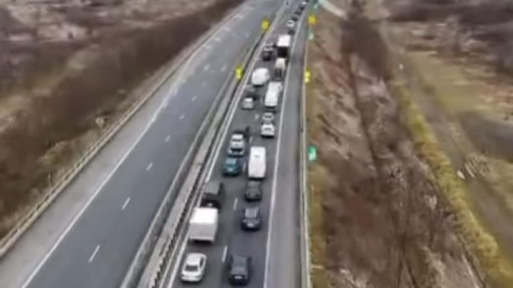Coada de 11 km la Vama Nadlac ruta ocolitoare