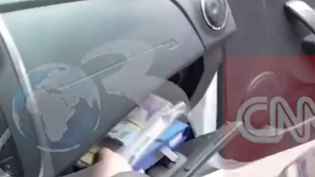 Comisar-șef de poliție, prins cu mită în mașină Comisar sef de politie prins cu mita in masina