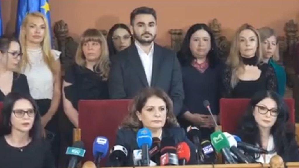 Conferință de presă extraordinară la CAB, după Recorder. Conferinta de presa extraordinara la CAB dupa Recorder