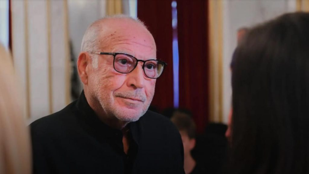 Dan Voiculescu, despre demisia lui Daniel David: Gest esențial de onoare. Educația, prioritate strategică. Dan Voiculescu despre demisia lui Daniel David Gest esential de onoare Educatia prioritate strategica