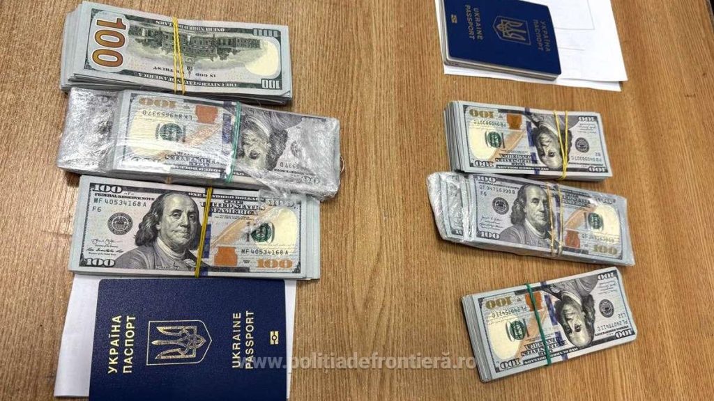 Doua femei au incercat sa intre in Romania cu 60000 de dolari in ghete