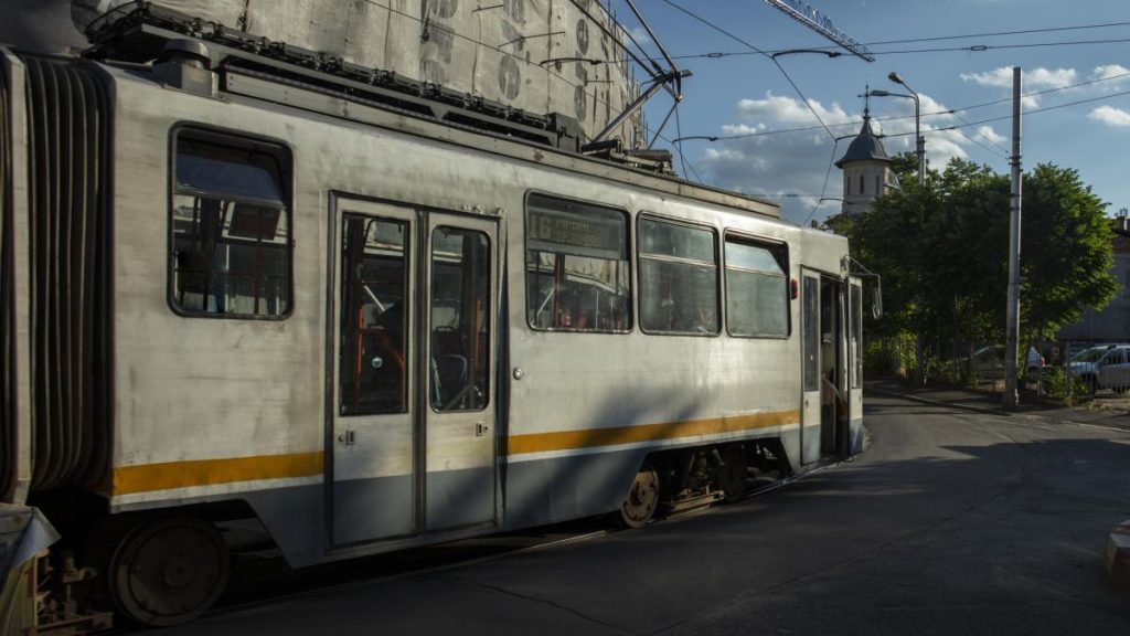Doua tramvaie sau ciocnit in Bucuresti un copil ranit