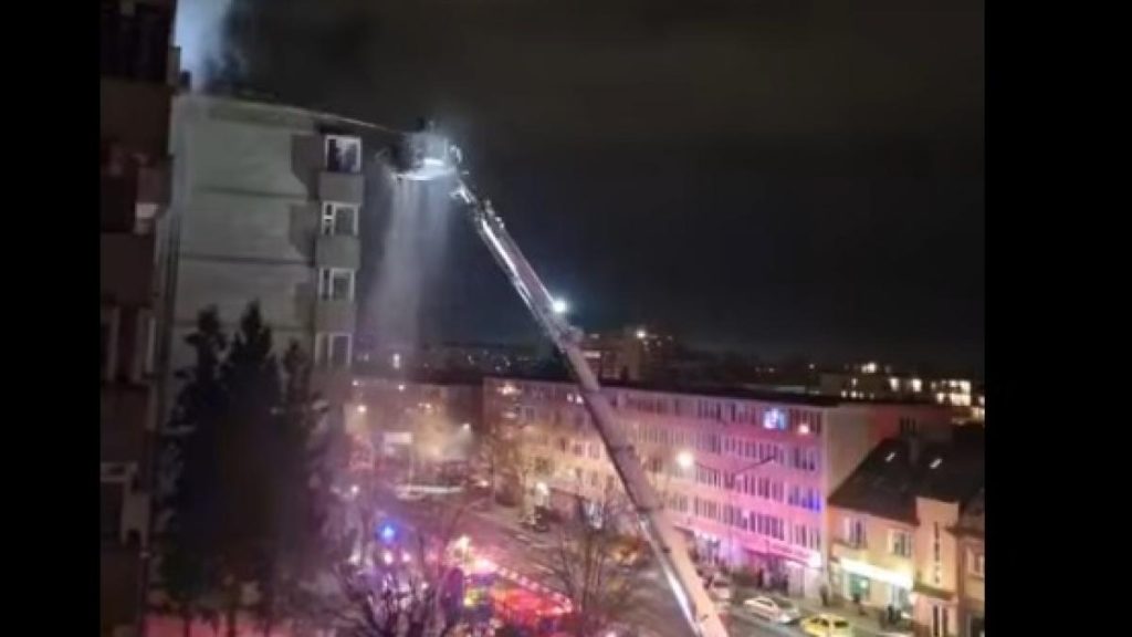 Explozie puternica intr un bloc din Brasov incendiu urmat