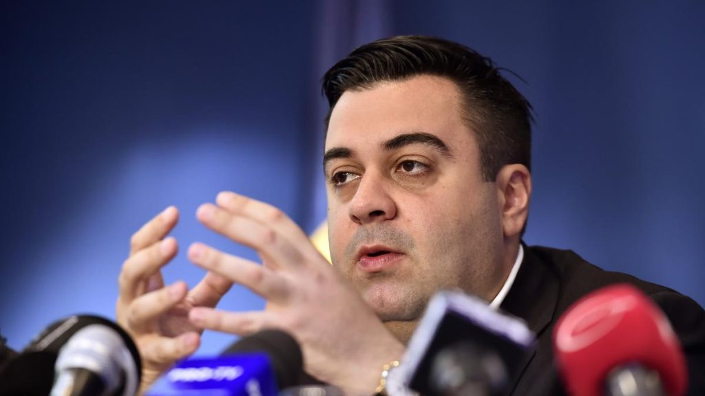 Filmul șpăgii de la RAR: Răzvan Cuc și omul de afaceri. Filmul spagii de la RAR Razvan Cuc si omul de afaceri