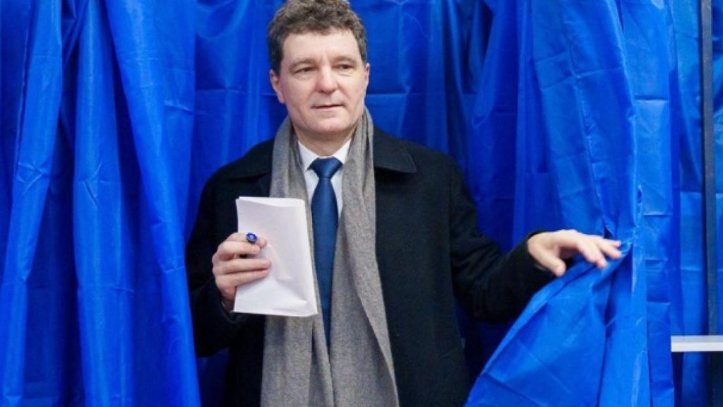Nicuşor Dan îndeamnă bucureştenii să voteze. Nicuor Dan indeamna bucurestenii sa voteze
