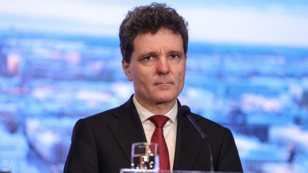 Nicuser Dan critica Coalitita Patur partide se ataca Opozitia e ignorata