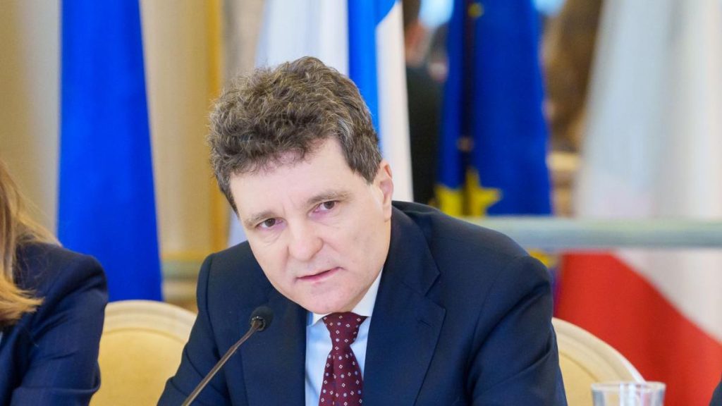 Nicusor Dan ii cere lui Ilie Bolojan sa nu o demita pe ministra Diana Buzoianu
