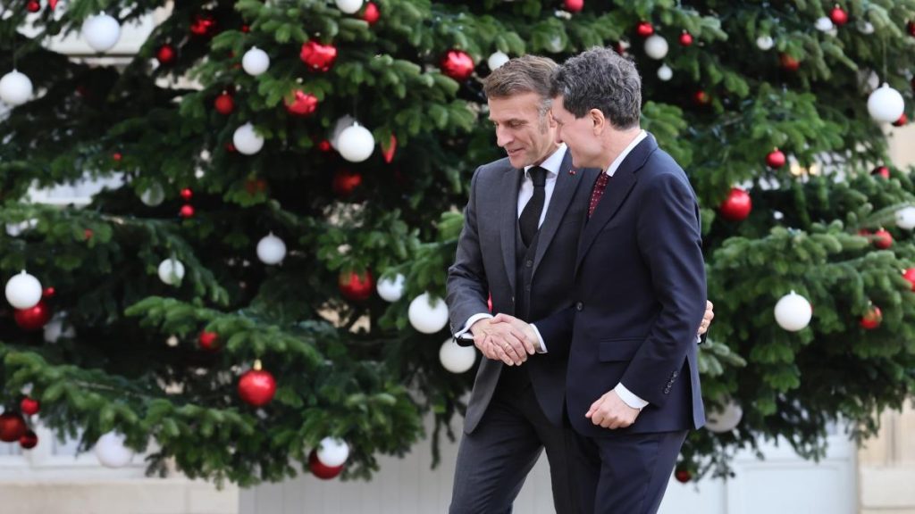 Nicusor Dan l a invitat pe Macron in Romania