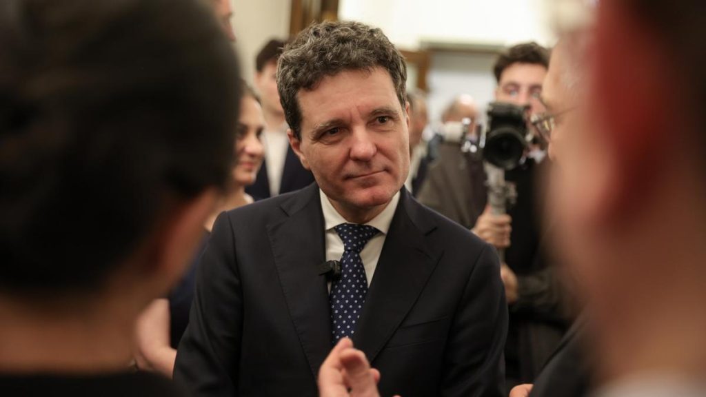 Nicusor Dan pleaca din Helsinki direct la Londra Ce intalniri va avea presedintele in Marea Britanie