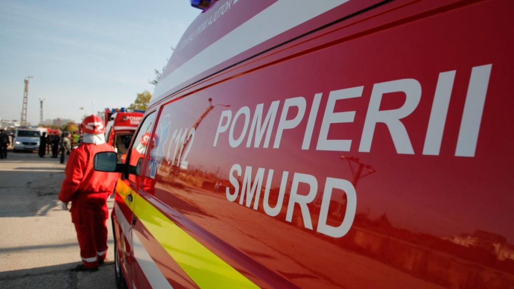Opt persoane au fost duse la spital după incendiu în Sectorul 2 Opt persoane au fost duse la spital dupa incendiu in Sectorul 2