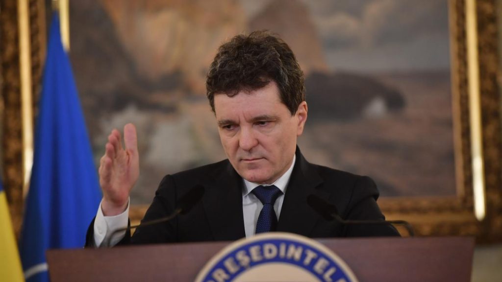 Parlamentarii plecați de la Șoșoacă strâng semnături pentru suspendarea lui Nicușor Dan. Parlamentarii plecati de la Soshoaca strang semnaturi pentru suspendarea lui Nicusor Dan