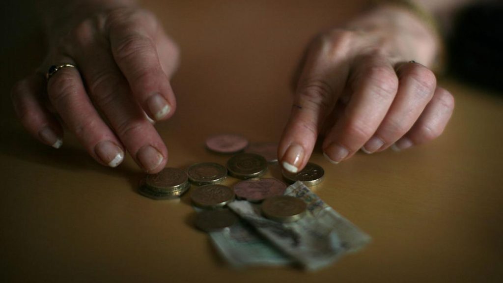 Pensionarii împrumută bani pentru Sărbători din cauza scumpirilor Pensionarii imprumuta bani pentru Sarbatori din cauza scumpirilor