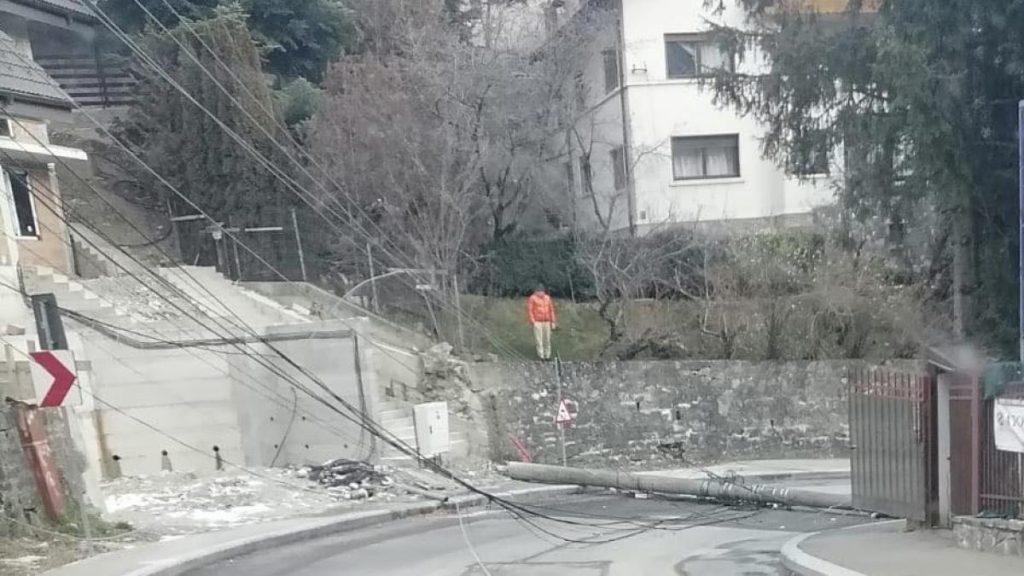 Pericol in Sinaia vant de peste 100 km h ramaneti acasa