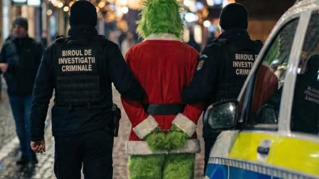 Politaiul Bistrita l a prins pe Grinch ul sarbatorilor