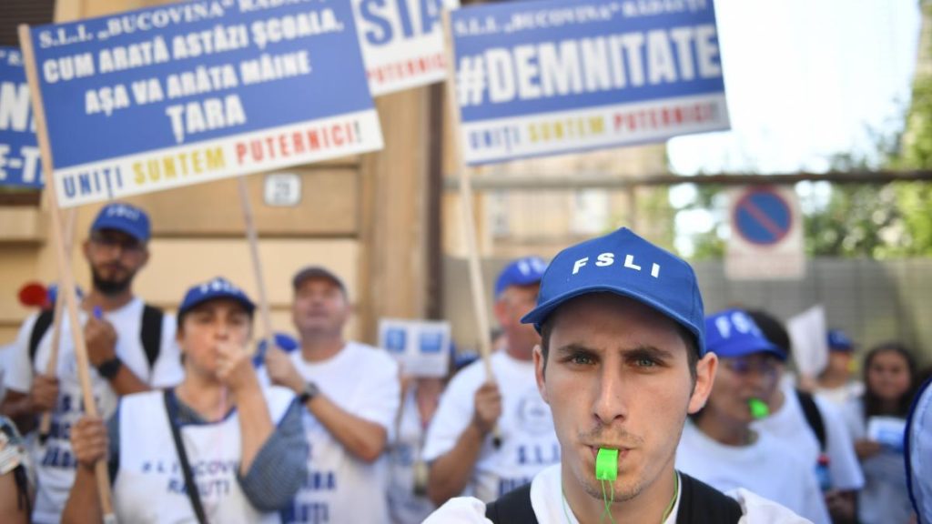 Profesorii protesteaza la Guvern pentru masuri fiscale